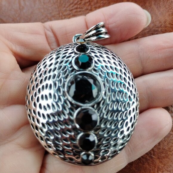 Stunning Pendant Silver Tone Base with Black Gradual Faceted Crystals on Top ~2' - Picture 3 of 9